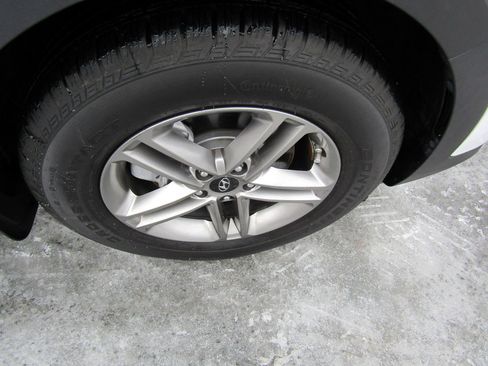 Used 2017 Hyundai Santa Fe Sport image 11