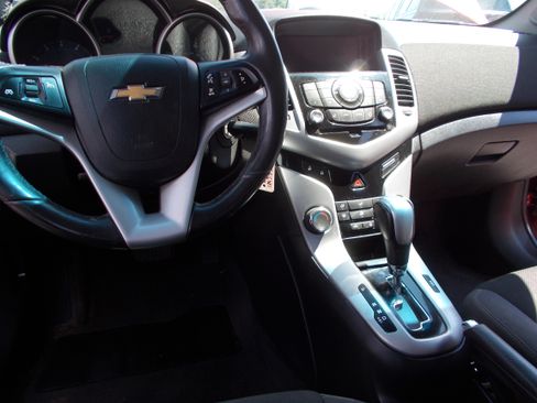 Used 2013 Chevrolet Cruze LT FWD image 16