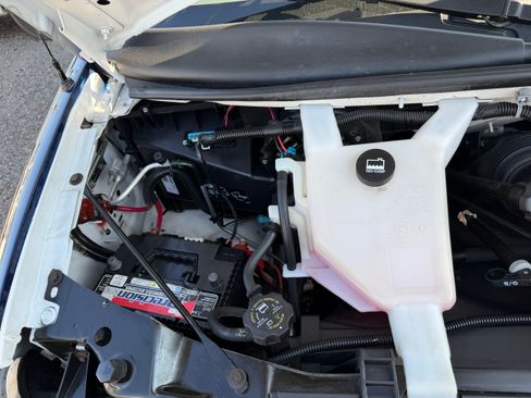 Used 2018 Chevrolet Express 3500 image 24