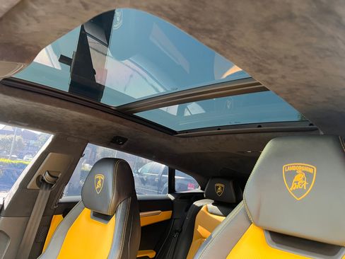 Used 2020 Lamborghini Urus image 22