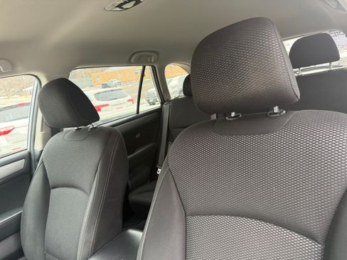 Used 2017 Subaru Outback 2.5i Premium image 12