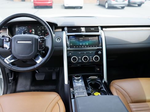 Used 2020 Land Rover Discovery HSE image 26