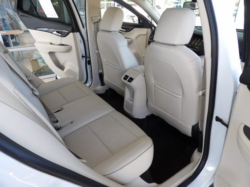 Used 2023 Buick Envision Essence image 21