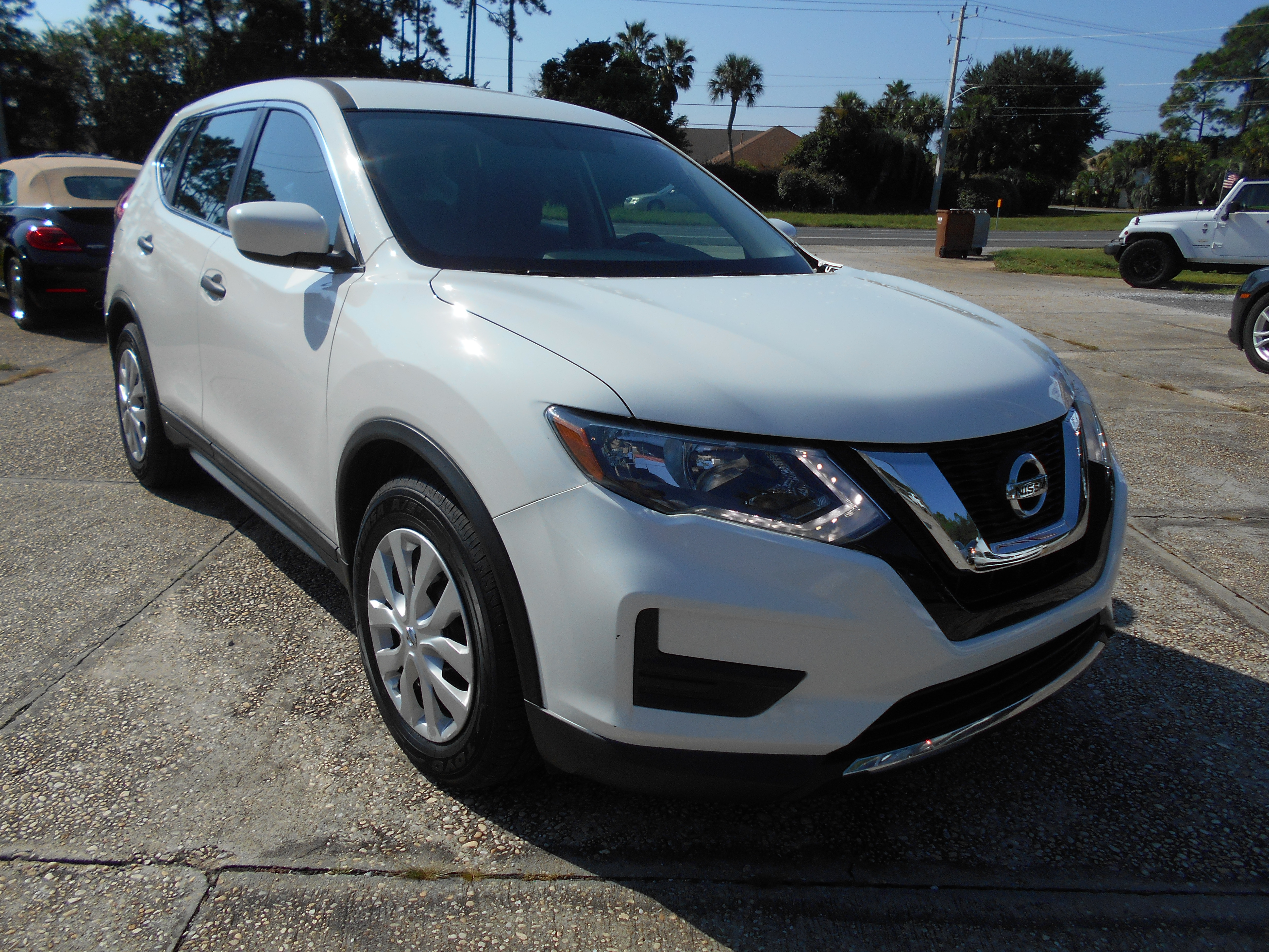 Used 2017 Nissan Rogue FWD S image 3