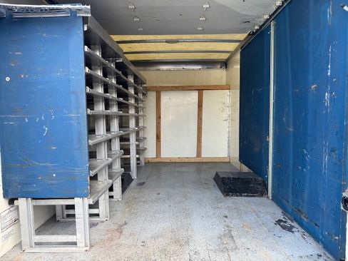 Used 2017 Ford Transit 350 image 4