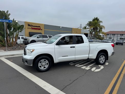 Used 2013 Toyota Tundra image 1