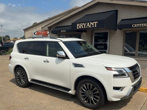 Used 2024 Nissan Armada Platinum image 2