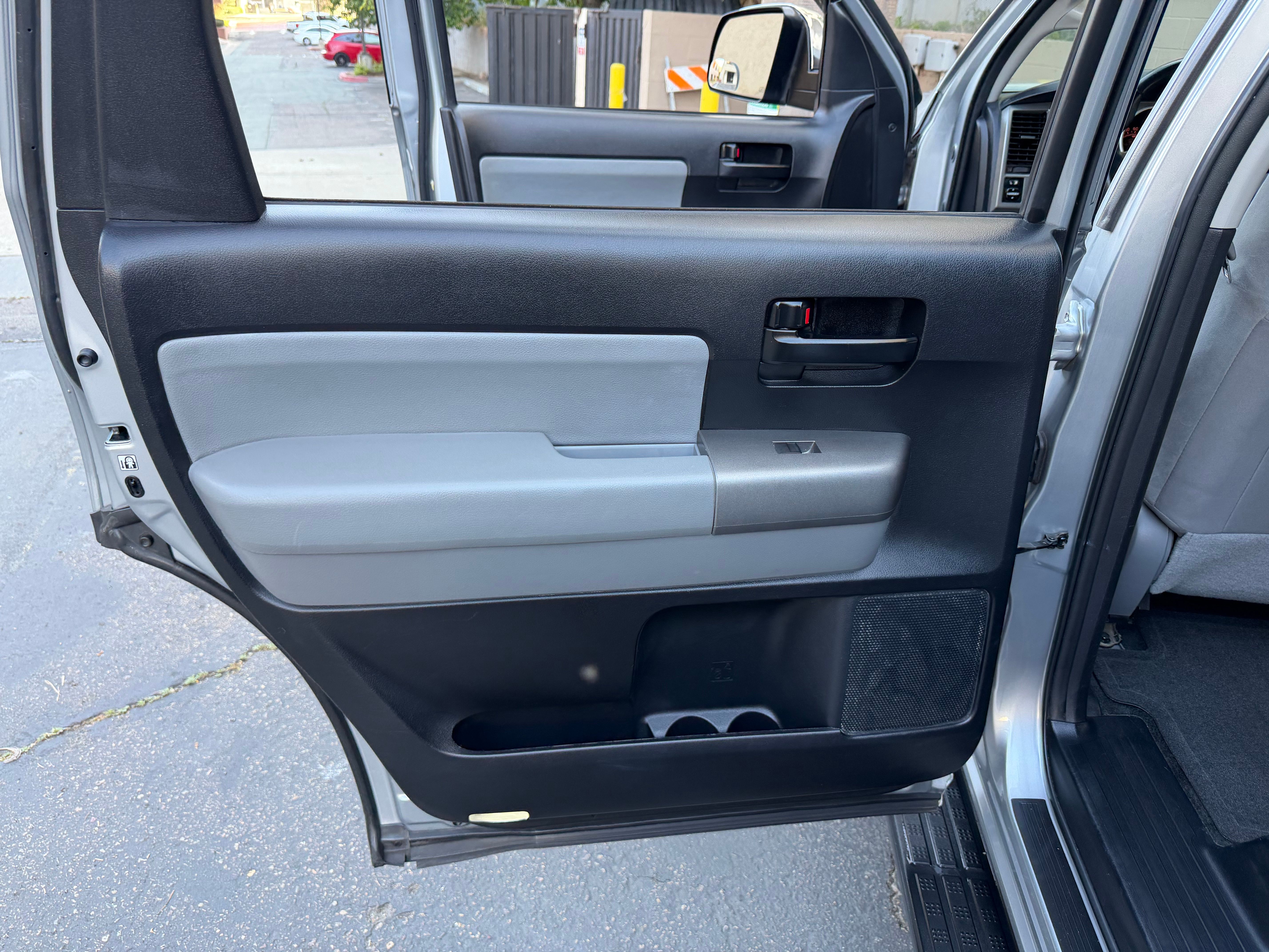 Used 2014 Toyota Sequoia 4WD SR5 image 21