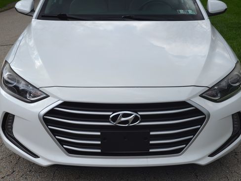 Used 2017 Hyundai Elantra SE image 8