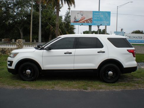 Used 2016 Ford Explorer 4WD Police Interceptor image 2