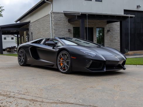 Used 2014 Lamborghini Aventador LP 700-4 Roadster AWD/4WD image 2