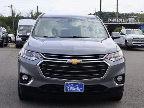Used 2020 Chevrolet Traverse LT image 2