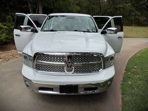 Used 2018 RAM 1500 4x4 Crew Cab Laramie image 2