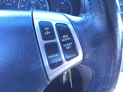 Used 2010 Hyundai Elantra SE image 28