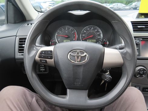 Used 2013 Toyota Corolla S FWD Sedan 1.8L 4-Cyl image 17