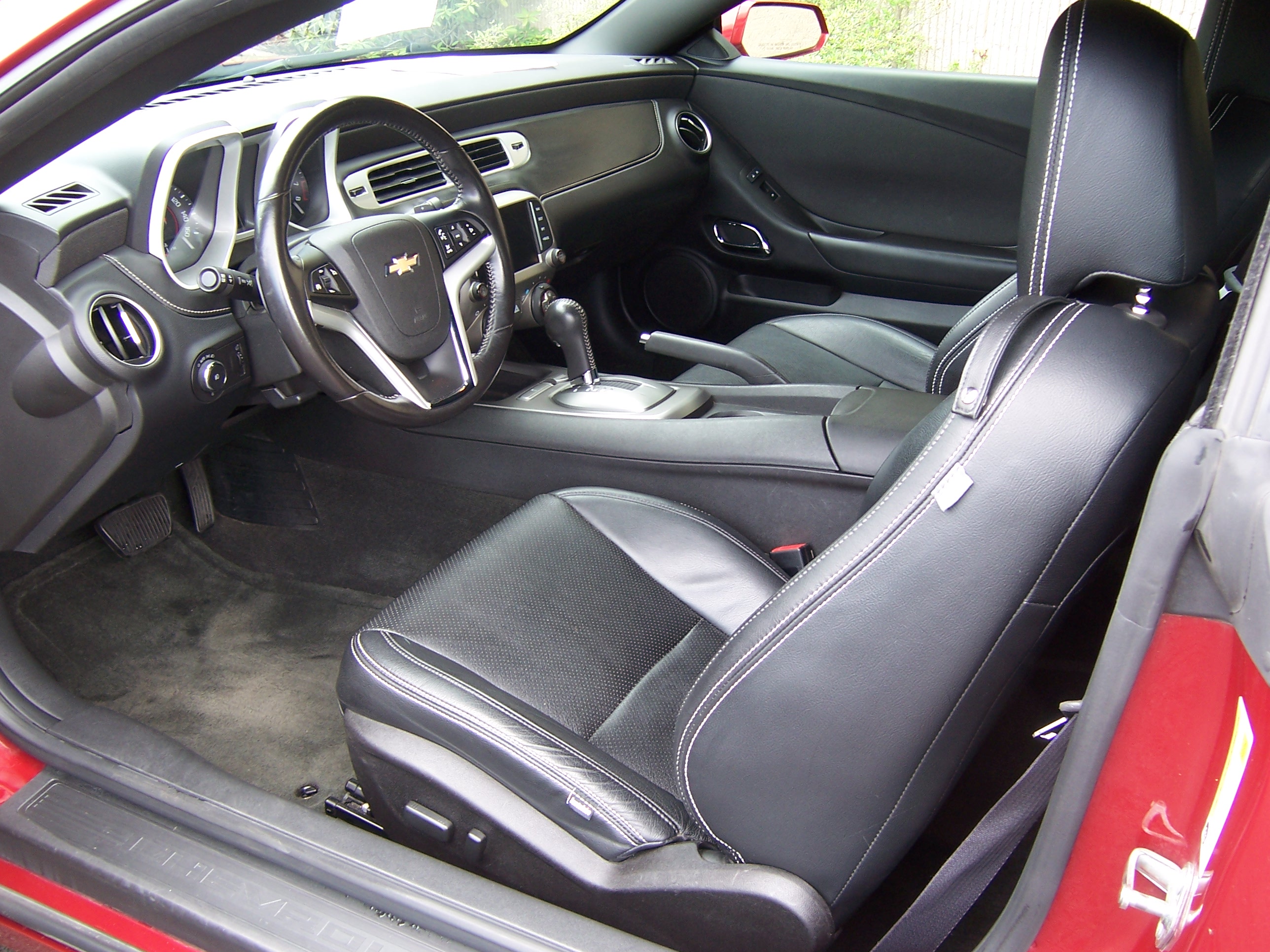 Used 2015 Chevrolet Camaro LT RWD image 15