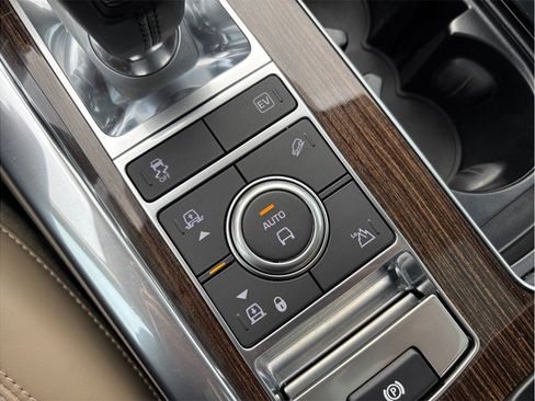 Used 2020 Land Rover Range Rover Sport HSE image 38