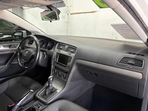 Used 2016 Volkswagen Golf 4-Door FWD image 17