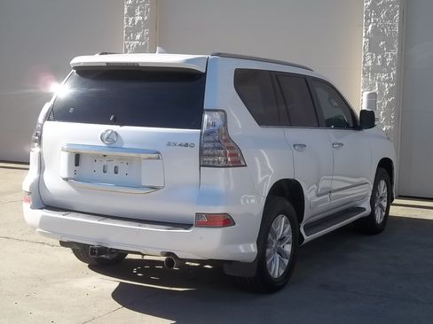 Used 2017 Lexus GX 460 Premium image 4