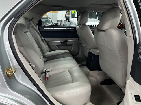 Used 2005 Chrysler 300 C image 14