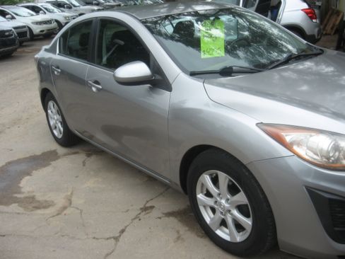 Used 2010 MAZDA MAZDA3 i image 3