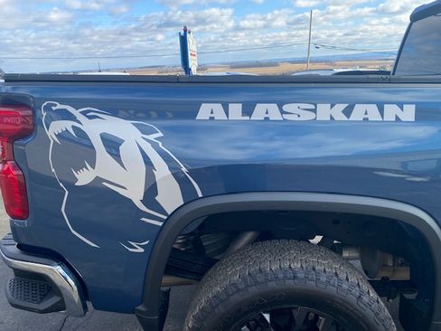 Used 2025 Chevrolet Silverado 2500 LT image 14