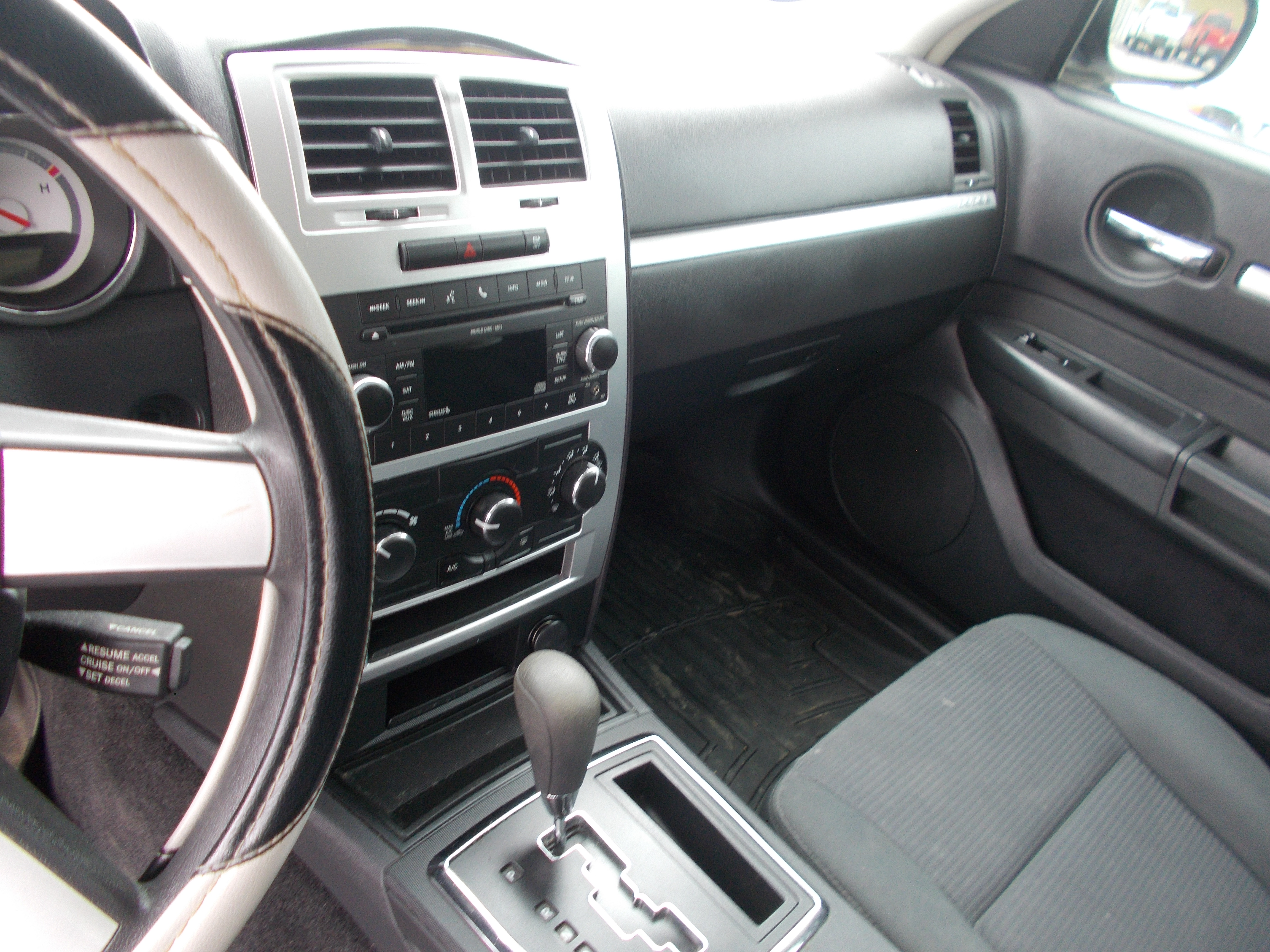 Used 2010 Dodge Charger UNAVAIL RWD image 8
