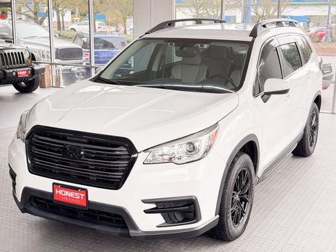 Used 2019 Subaru Ascent Premium image 3