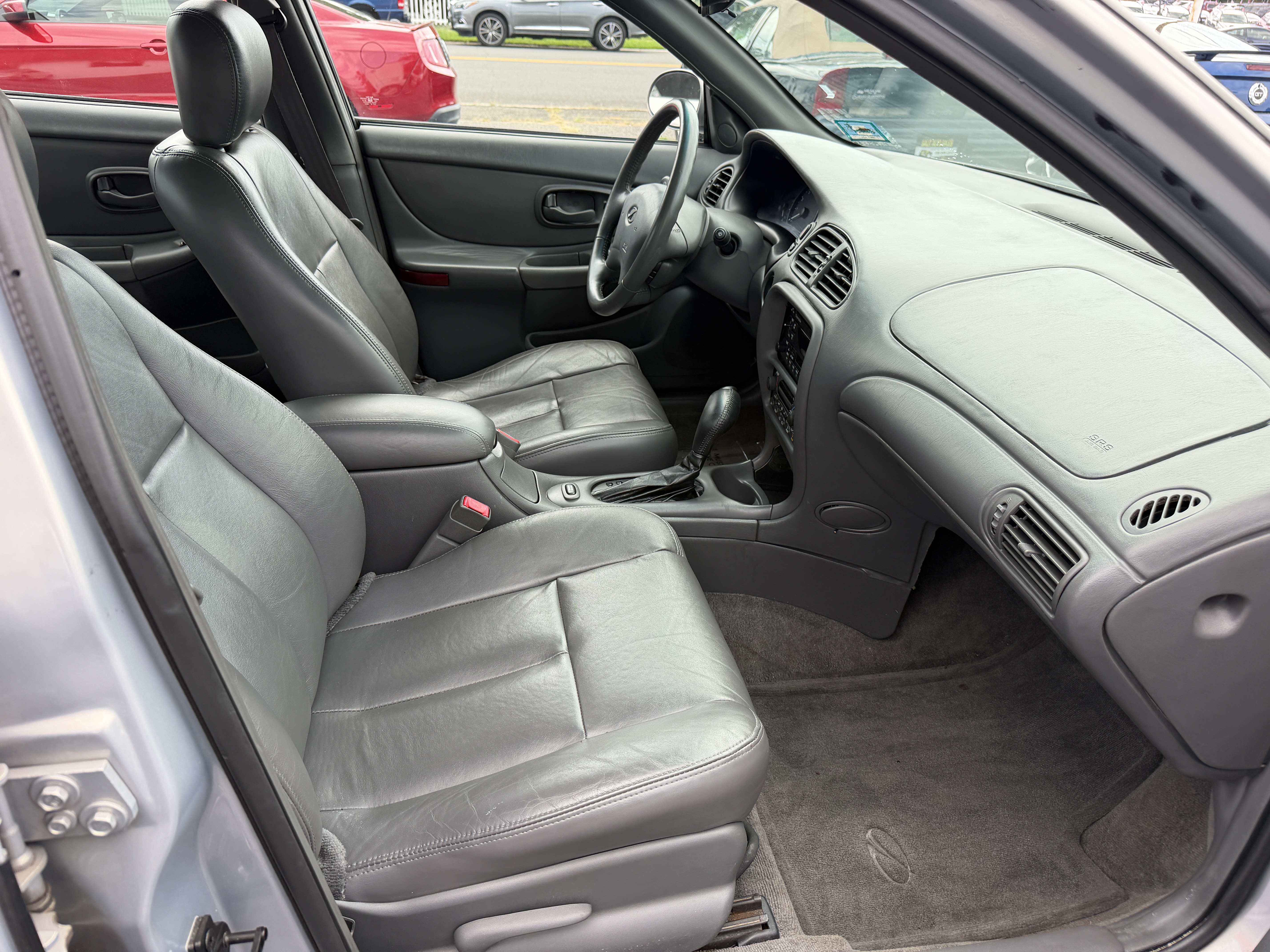 Used 2000 Oldsmobile Intrigue GL FWD image 16