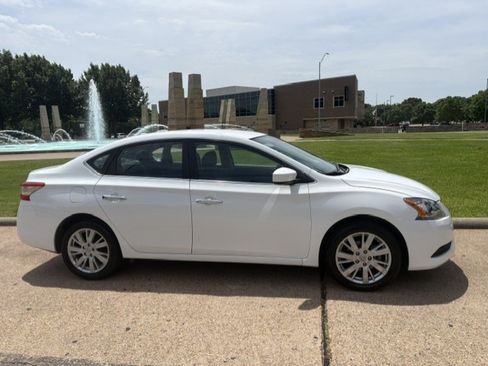 Used 2015 Nissan Sentra SV FWD image 3