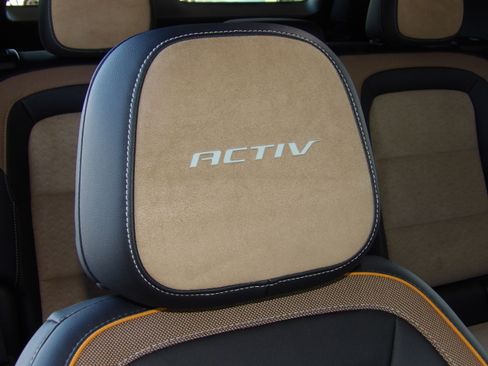 Used 2026 Chevrolet Equinox FWD ACTIV image 5