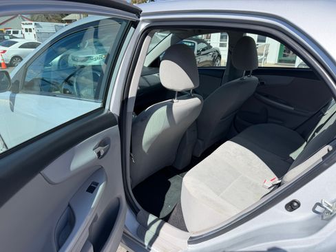 Used 2013 Toyota Corolla LE image 11