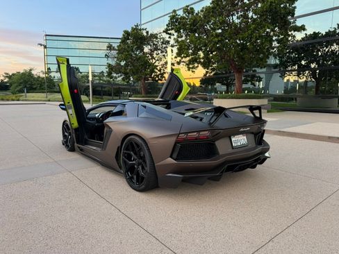 Used 2015 Lamborghini Aventador LP 700-4 Roadster AWD/4WD image 3