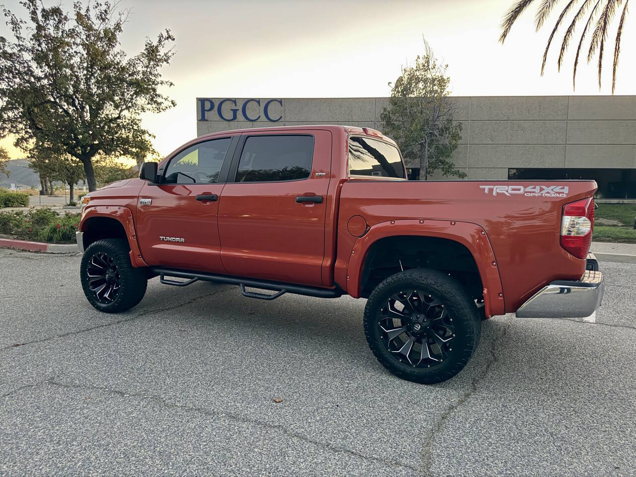 Used 2016 Toyota Tundra 4x4 CrewMax w/ SR5 & TRD Pkgs image 11
