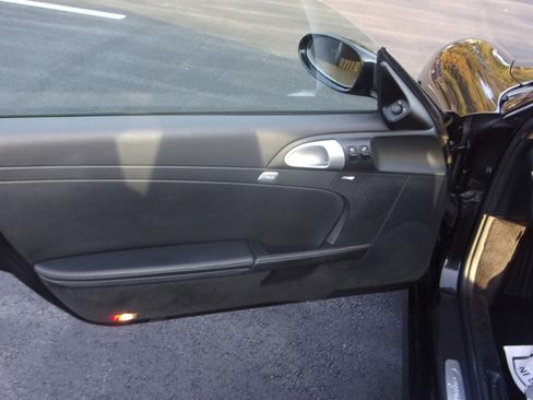 Used 2006 Porsche Cayman S image 32