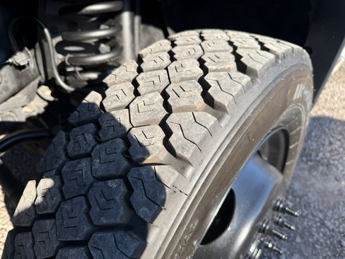 Used 2015 Ford F550 image 22