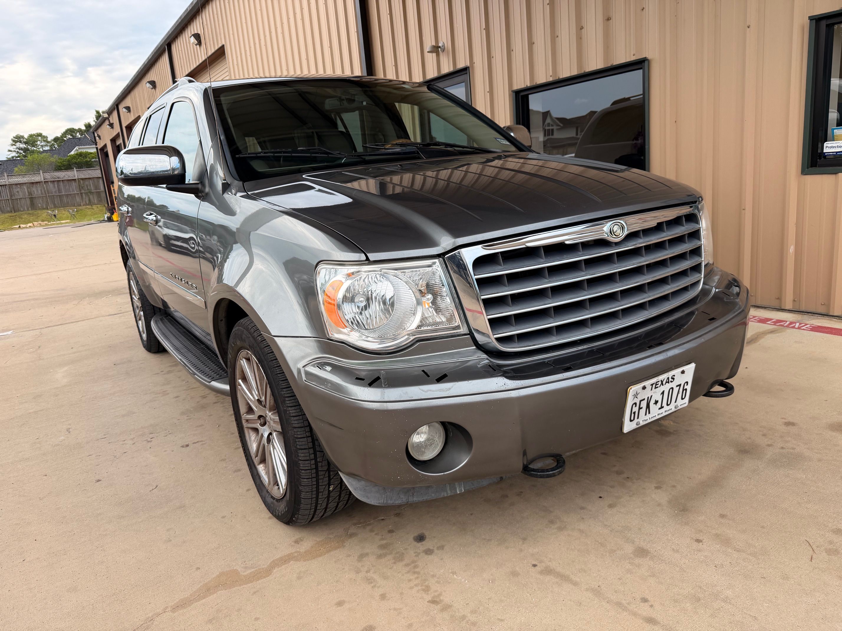 Used 2008 Chrysler Aspen AWD Limited image 2