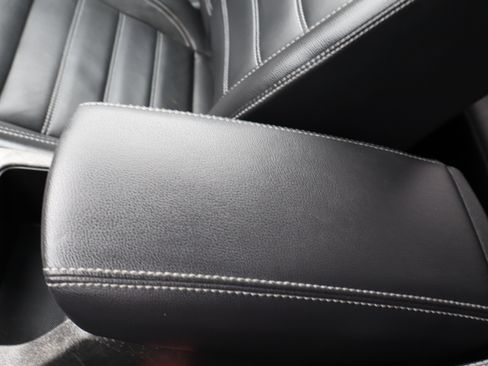 Used 2019 Ford Escape Titanium image 33