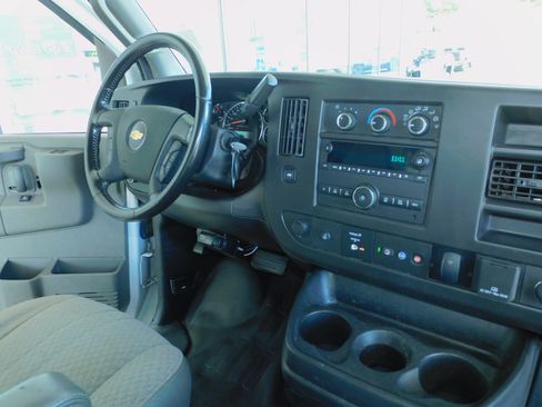 Used 2022 Chevrolet Express 3500 UNAVAIL RWD image 3
