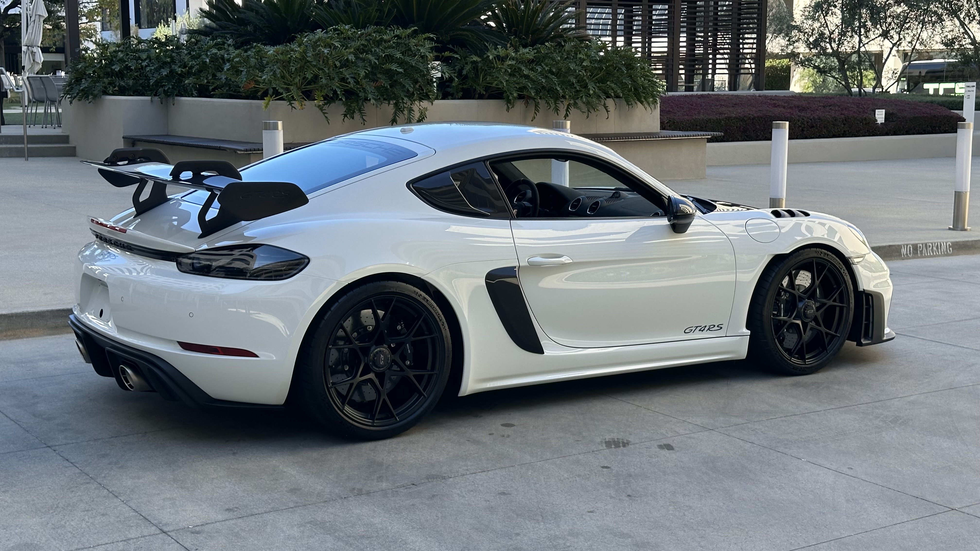 Used 2024 Porsche 718 Cayman GT4 RS RWD image 10