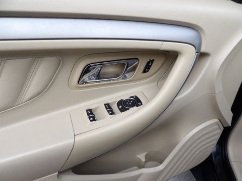 Used 2014 Ford Taurus SEL image 5