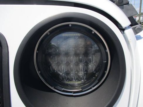 Used 2015 Jeep Wrangler 4WD Unlimited Sahara image 13
