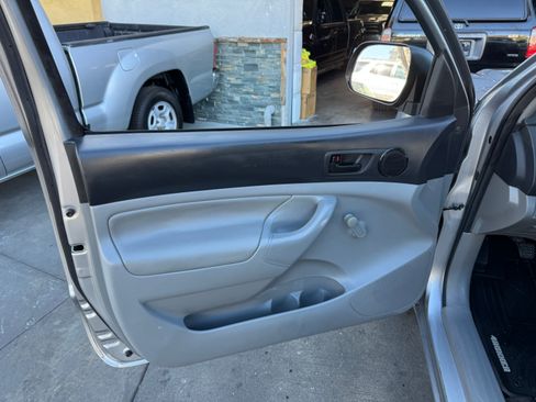 Used 2014 Toyota Tacoma image 15