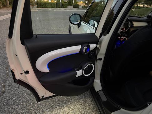 Used 2015 MINI Cooper S 4-Door Hardtop FWD image 26