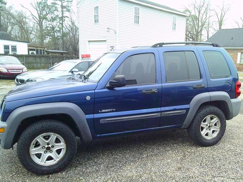 Used 2004 Jeep Liberty Sport image 3