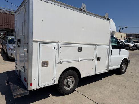 Used 2017 Chevrolet Express 3500 UNAVAIL RWD image 5