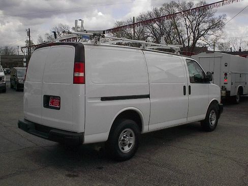 Used 2018 Chevrolet Express 2500 image 4
