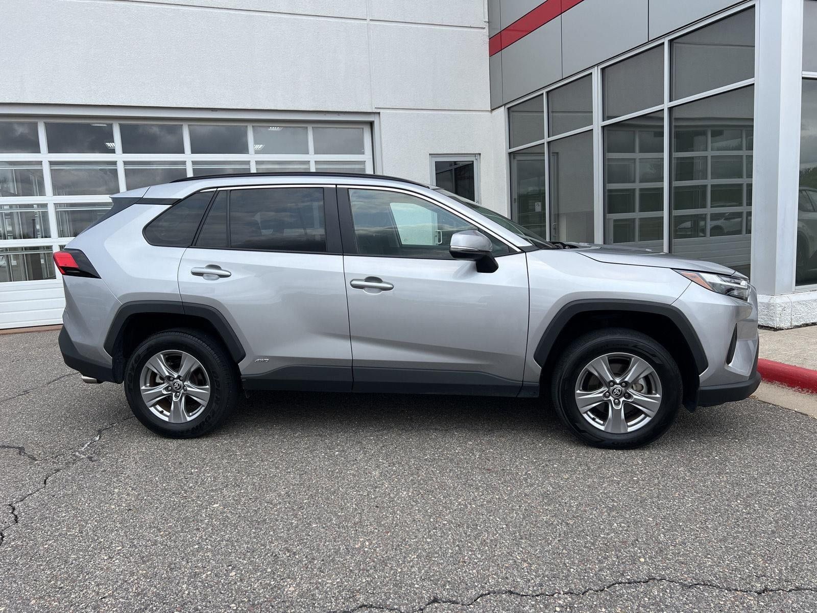 Used 2025 Toyota RAV4 XLE AWD/4WD image 27