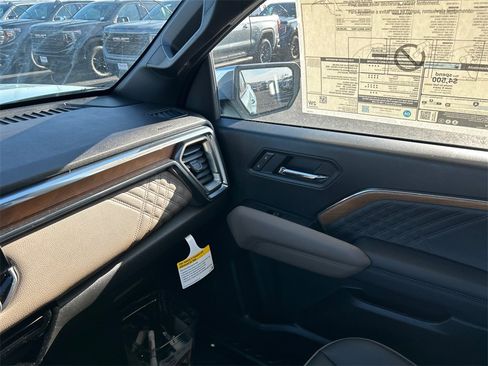 New 2026 GMC Canyon Denali image 30