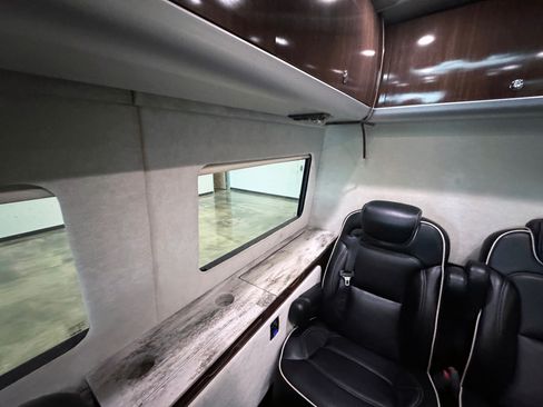 Used 2015 Mercedes-Benz Sprinter 4500 image 12